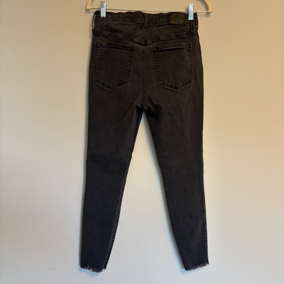 Madewell Faded Black Button Fly Raw Hem Skinny Jeans - size 28 or 6 - Picture 3 of 9